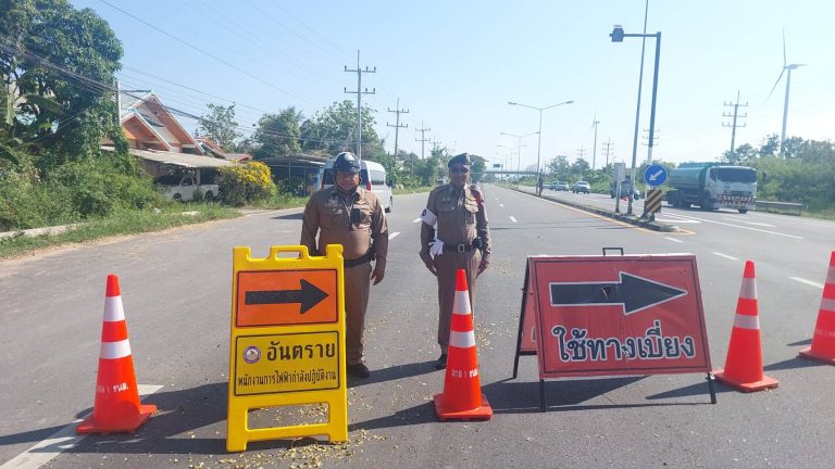 สภ.ระโนด ร่วม กฟภ. จัดระเบียบจราจรถนนสาย 408 อำนวยความสะดวกช่วงปรับปรุงระบบไฟแรงสูง เพิ่มความปลอดภัยแก่ผู้ใช้ทาง