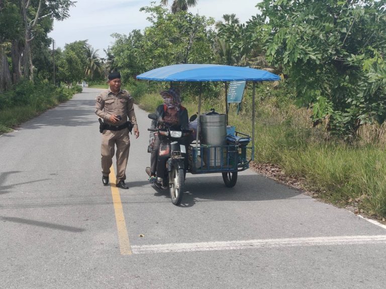 สภ.ระโนด คุมเข้มความปลอดภัยชุมชน! ส่งสายตรวจตั้งจุดสกัดสี่แยกบ้านหน้าทอง ป้องปรามเหตุร้ายรอบสถานศึกษาและสถานที่ราชการ