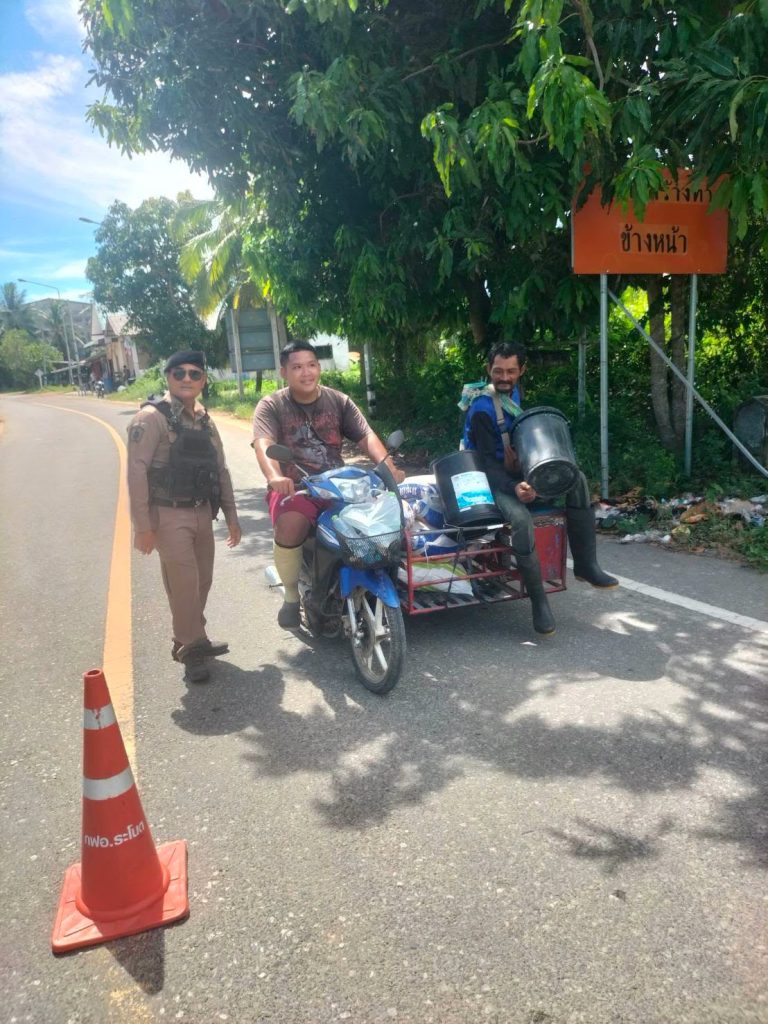 สภ.ระโนด คุมเข้มทางแยกยุทธศาสตร์! ตั้งด่านสกัด “แยกวัดหัววัง” กวดขันอาวุธ-ยาเสพติด บล็อกขบวนการค้ามนุษย์และต่างด้าวลักลอบเข้าเมือง