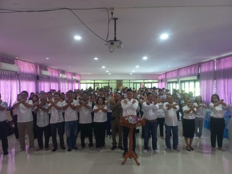 สร้างภูมิคุ้มกันเยาวชน! สภ.ระโนด ส่งทีมวิทยากรติวเข้ม นร. “โรงเรียนตะเครียะวิทยาคม” เรียนรู้พิษภัยยาเสพติด มุ่งปั้นเยาวชนรุ่นใหม่ต้านภัยสิ่งเสพติด