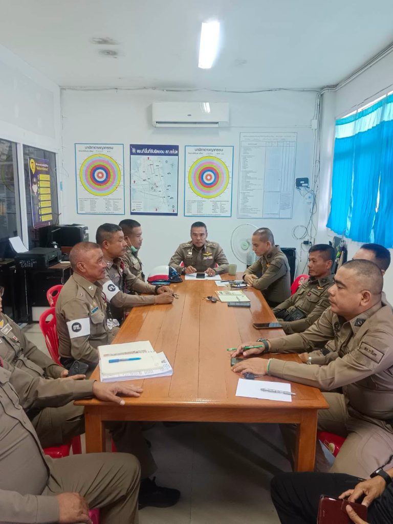 ผกก.สภ.ระโนด สั่งการประชุมด่วน ยกระดับแผนคุมเข้มอาชญากรรม กำชับมาตรการ 1212/2537 และกวาดล้างแหล่งอบายมุขในพื้นที่